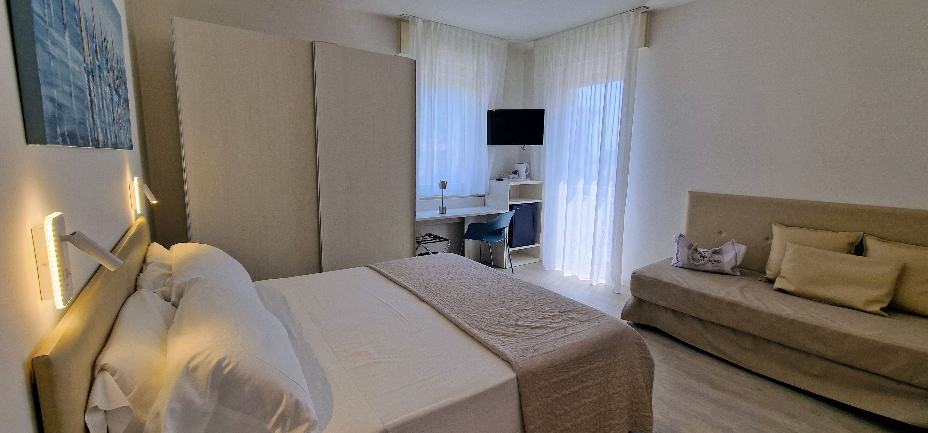 grand double or twin room, balcony | minibar, in-room safe, desk, free wifi