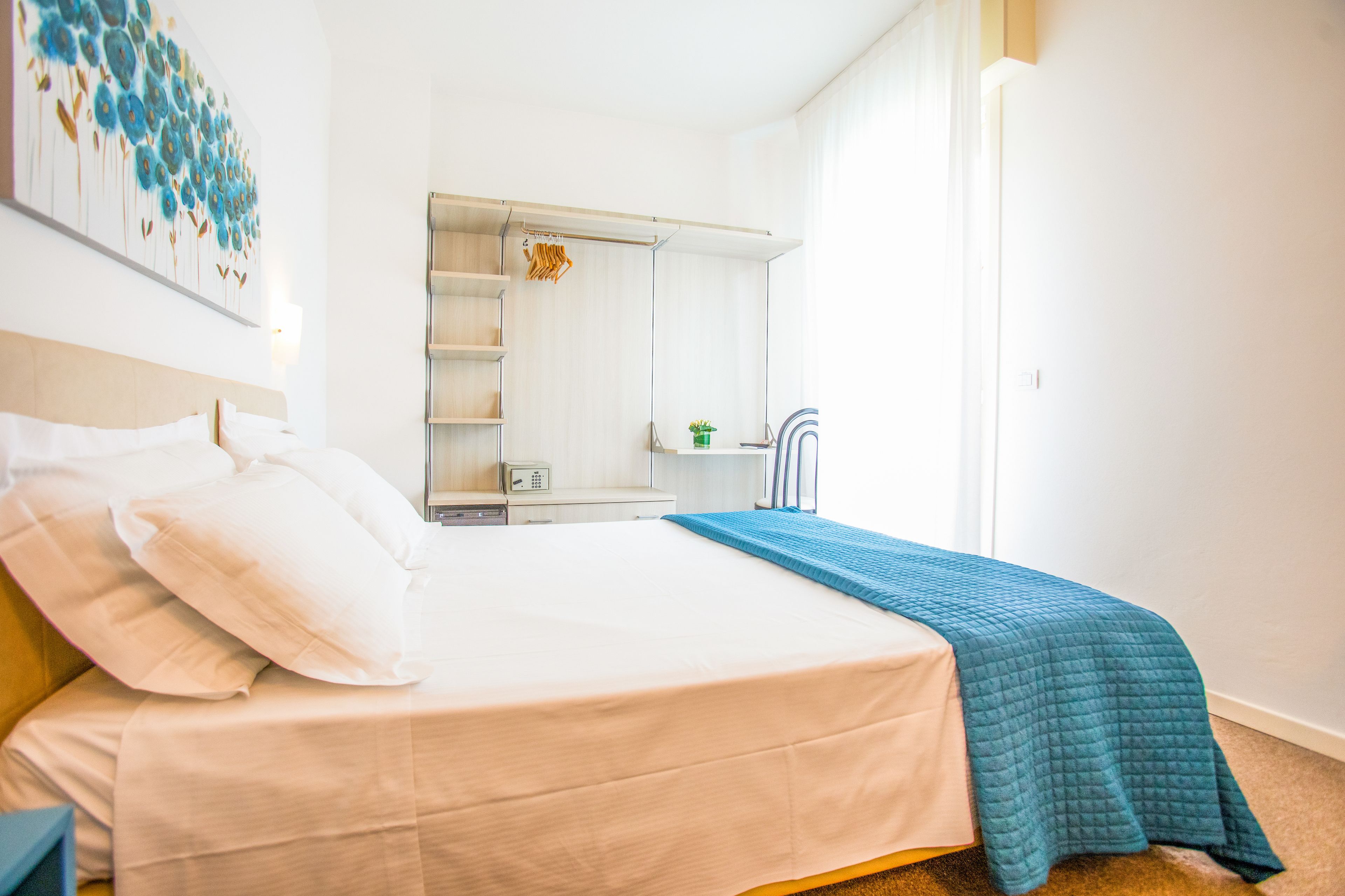 deluxe double or twin room, 1 bedroom | minibar, in-room safe, desk, free wifi