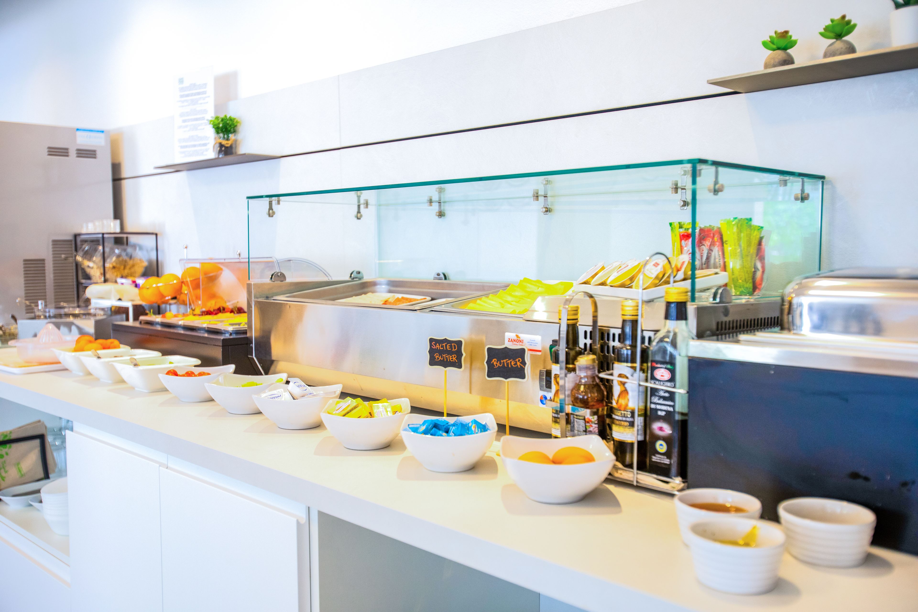 free daily full breakfast