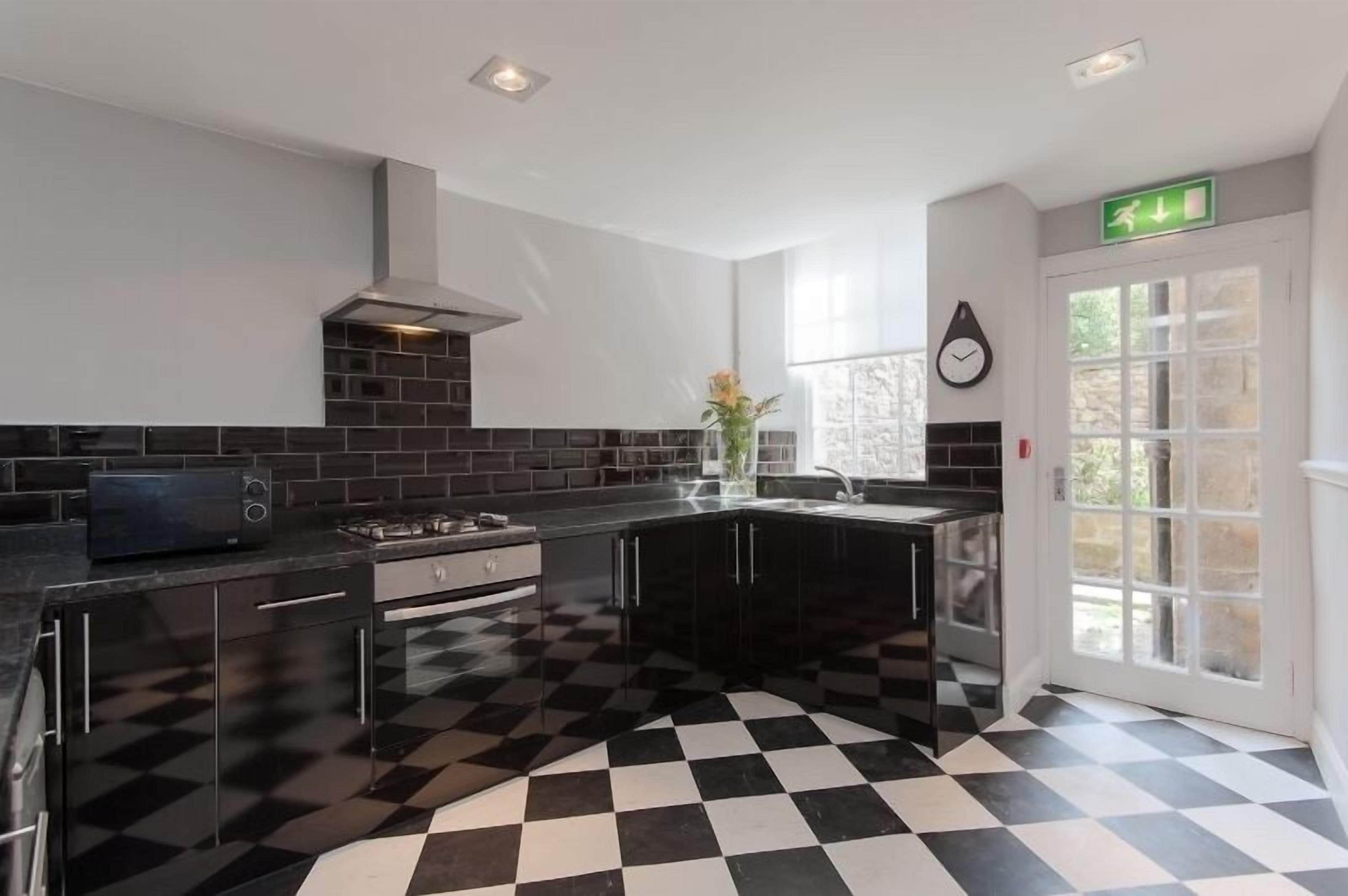 Apartment, 3 Bedrooms (12A Carlton Terrace) | Private kitchen