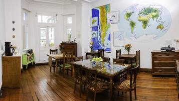 Bao gồm bữa sáng kiểu Âu hàng ngày