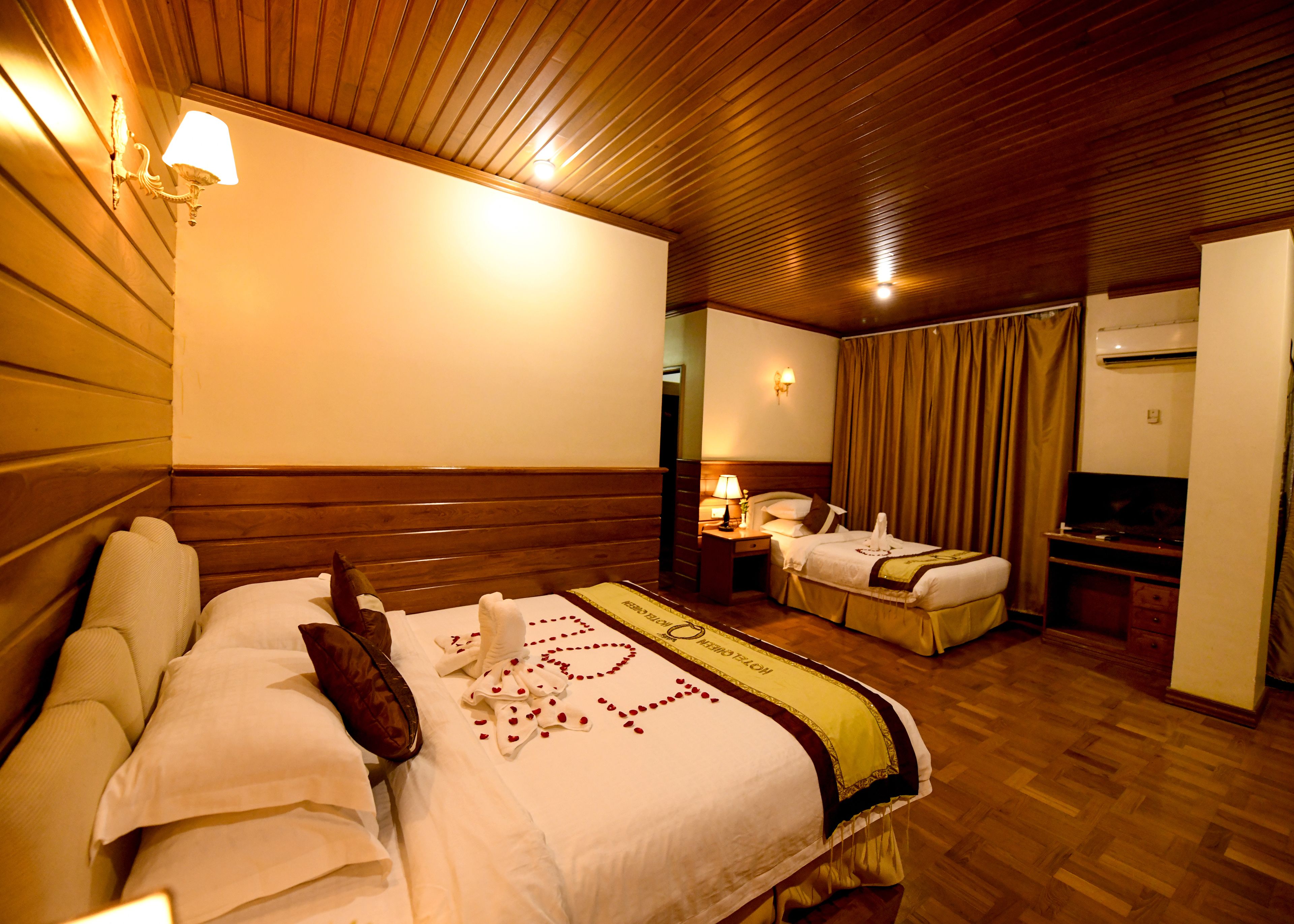 family suite (double or twin) | 1 bedroom, minibar, in-room safe, desk