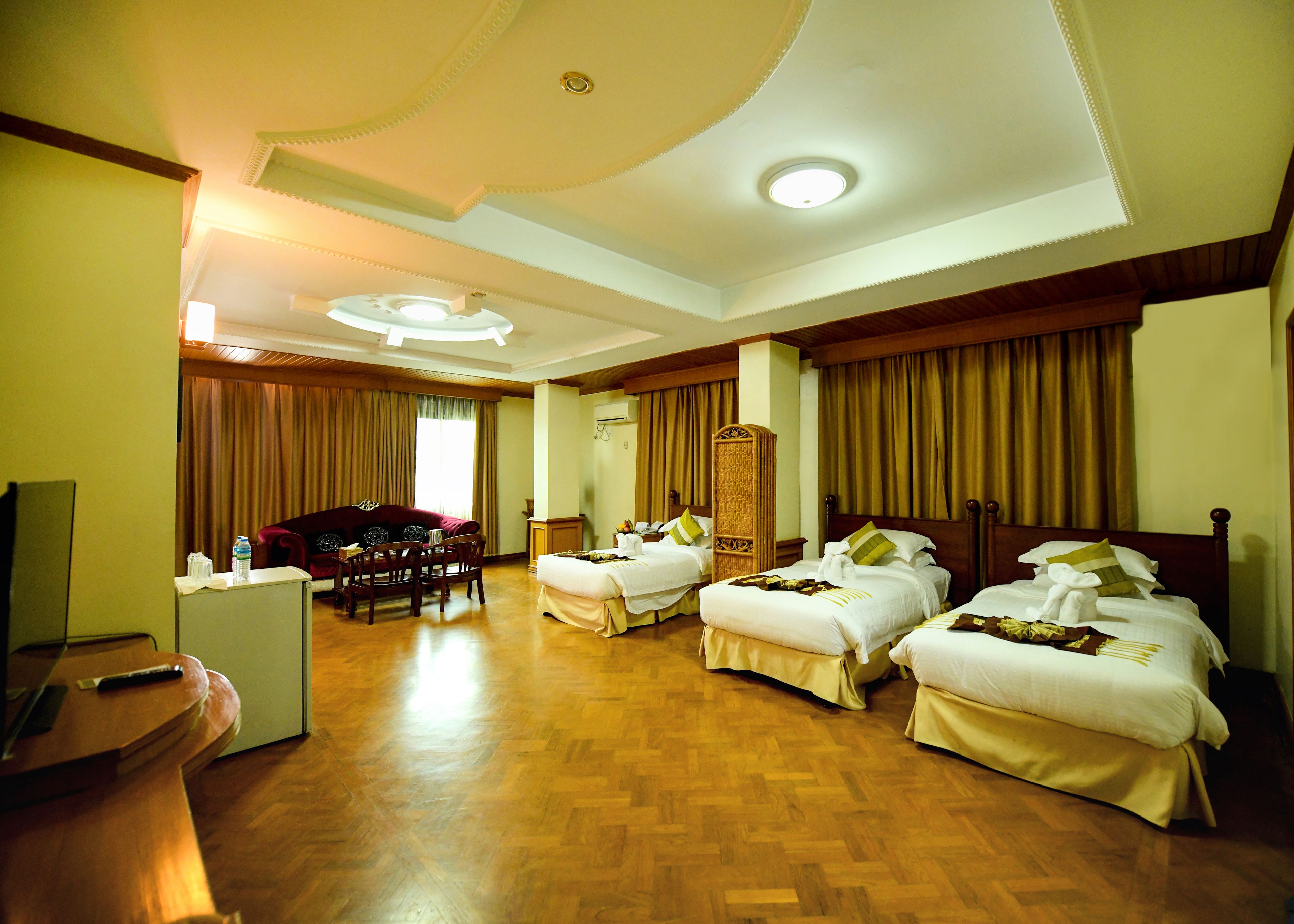 family suite (double or twin) | 1 bedroom, minibar, in-room safe, desk