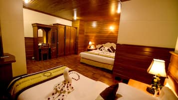 1 chambre, minibar, coffres-forts dans les chambres, bureau