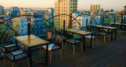 Hotel Queen Mandalay