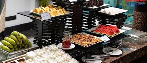 Daily continental breakfast (MMK 5 per person)