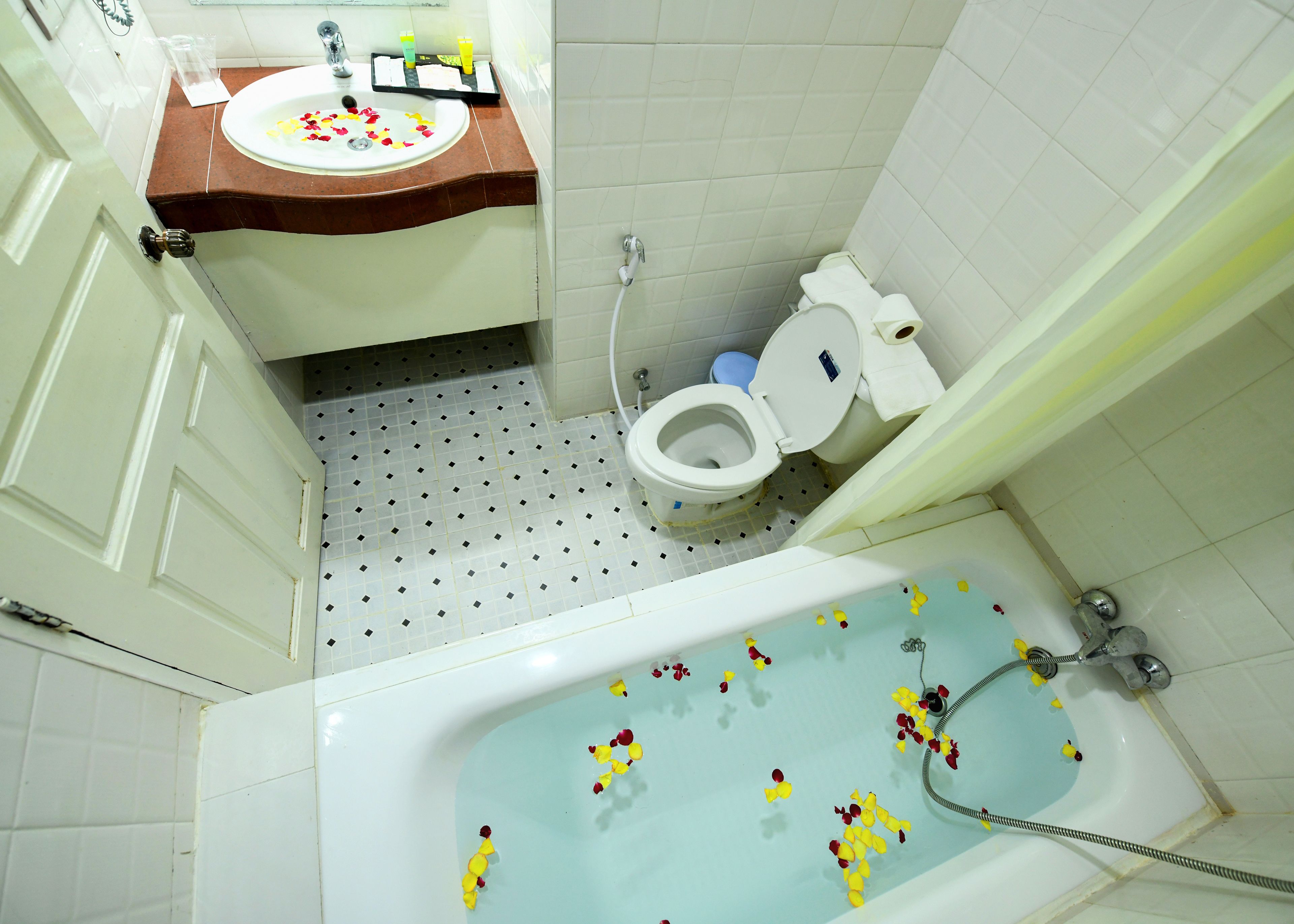 deluxe double or twin room | bathroom | bathtub, free toiletries, hair dryer, slippers