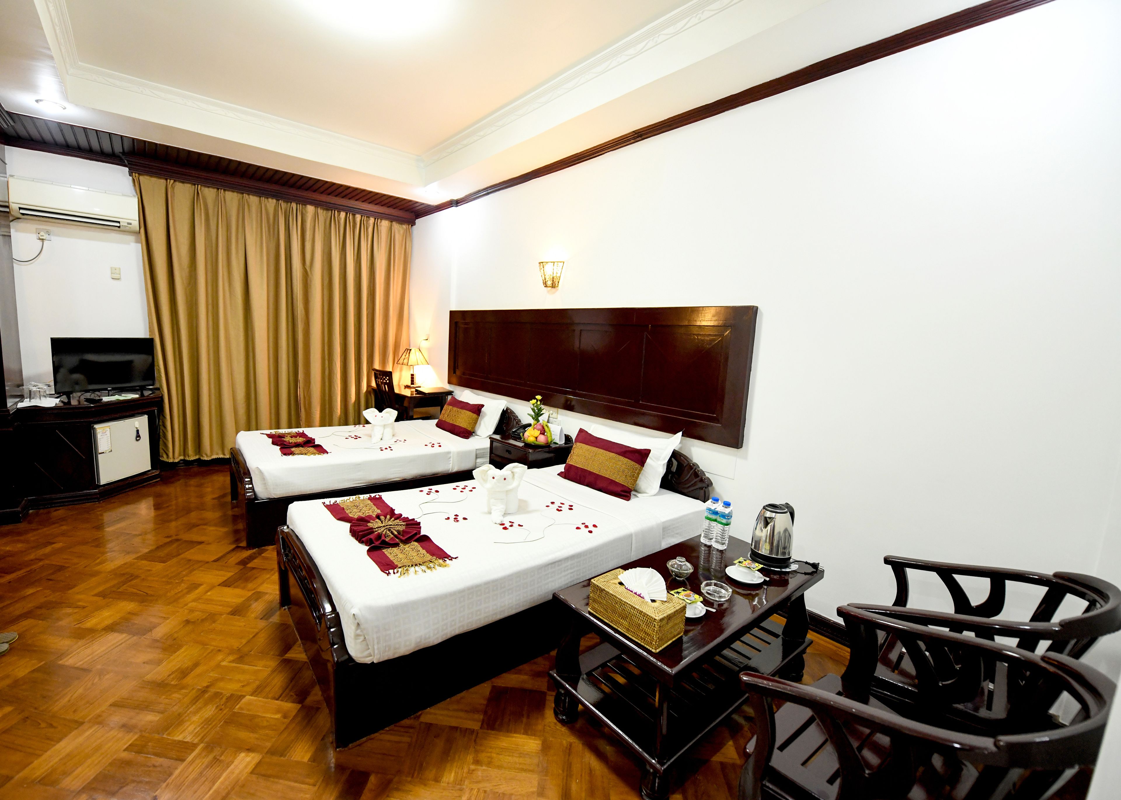superior double or twin room | 1 bedroom, minibar, in-room safe, desk