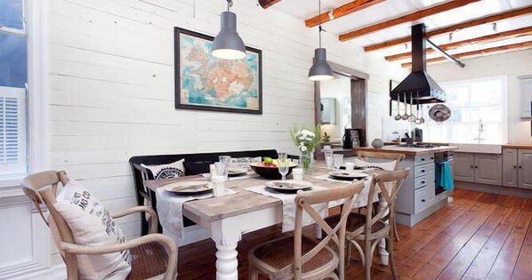 Repas dans la chambre