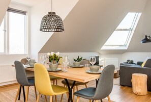 Departamento, 2 habitaciones, balcón (Grettisgata) | Cortinas blackout, cunas, wifi gratis y ropa de cama 