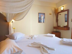 In-room safe, free cots/infant beds, rollaway beds, free WiFi - Theo Beach Hotel (Rethymnon)