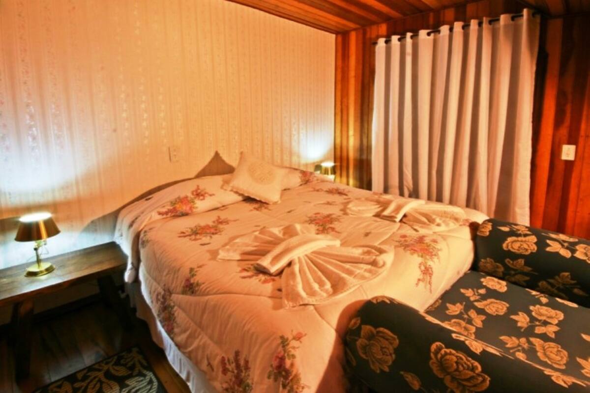 Minibar, iron/ironing board, free cots/infant beds, bed sheets