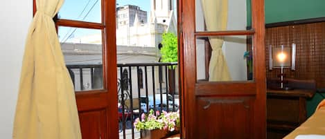Triple Room | Individually decorated, individually furnished, desk, laptop workspace