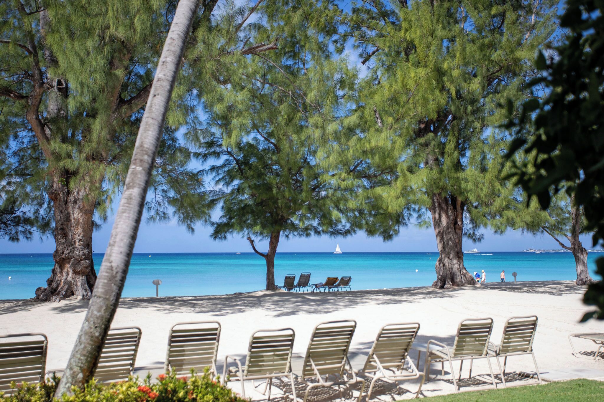 private beach, white sand, sun-loungers, beach towels