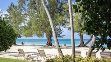 Private beach, white sand, sun loungers, beach towels