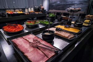 Free daily buffet breakfast