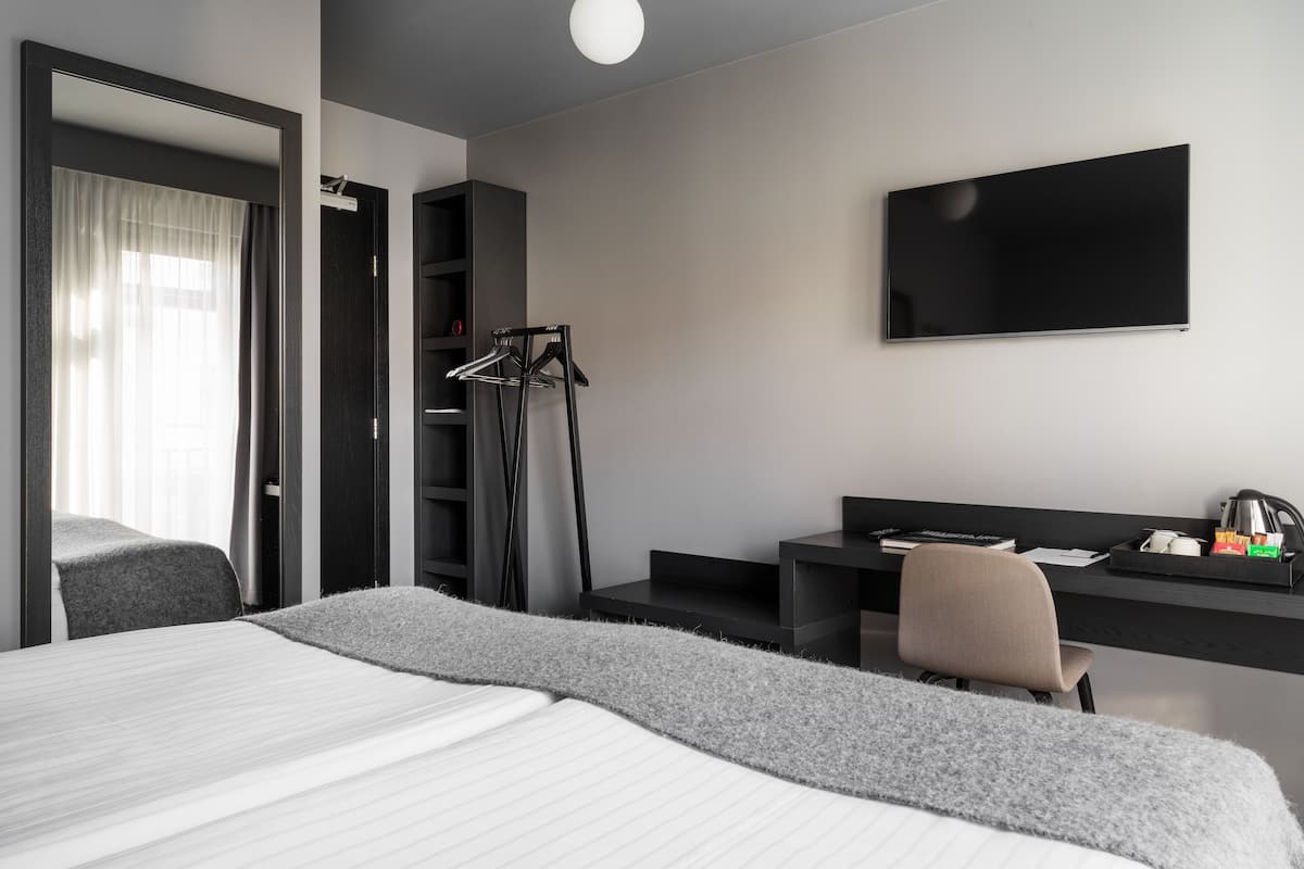 standard double room | premium bedding, desk, blackout curtains, iron/ironing board