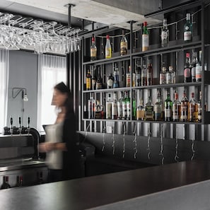 Bar (on property) - Skuggi Hotel by Keahotels (Reykjavik)