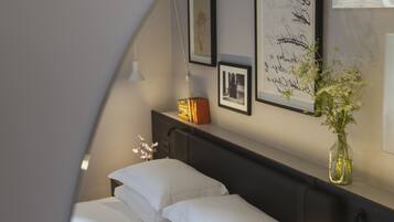 Bộ đồ giường kháng dị ứng, minibar, két bảo mật tại phòng, bàn