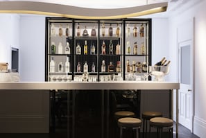 供应早餐、晚餐和早午餐