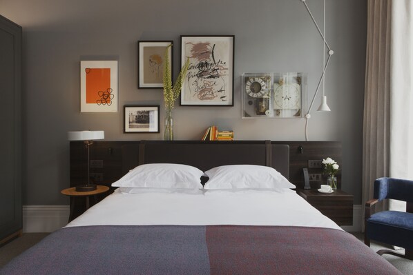 Hypo-allergenic bedding, minibar, in-room safe, desk