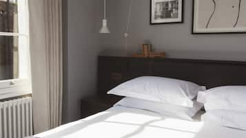 Allergitestet sengetøy, minibar, safe på rommet og skrivebord