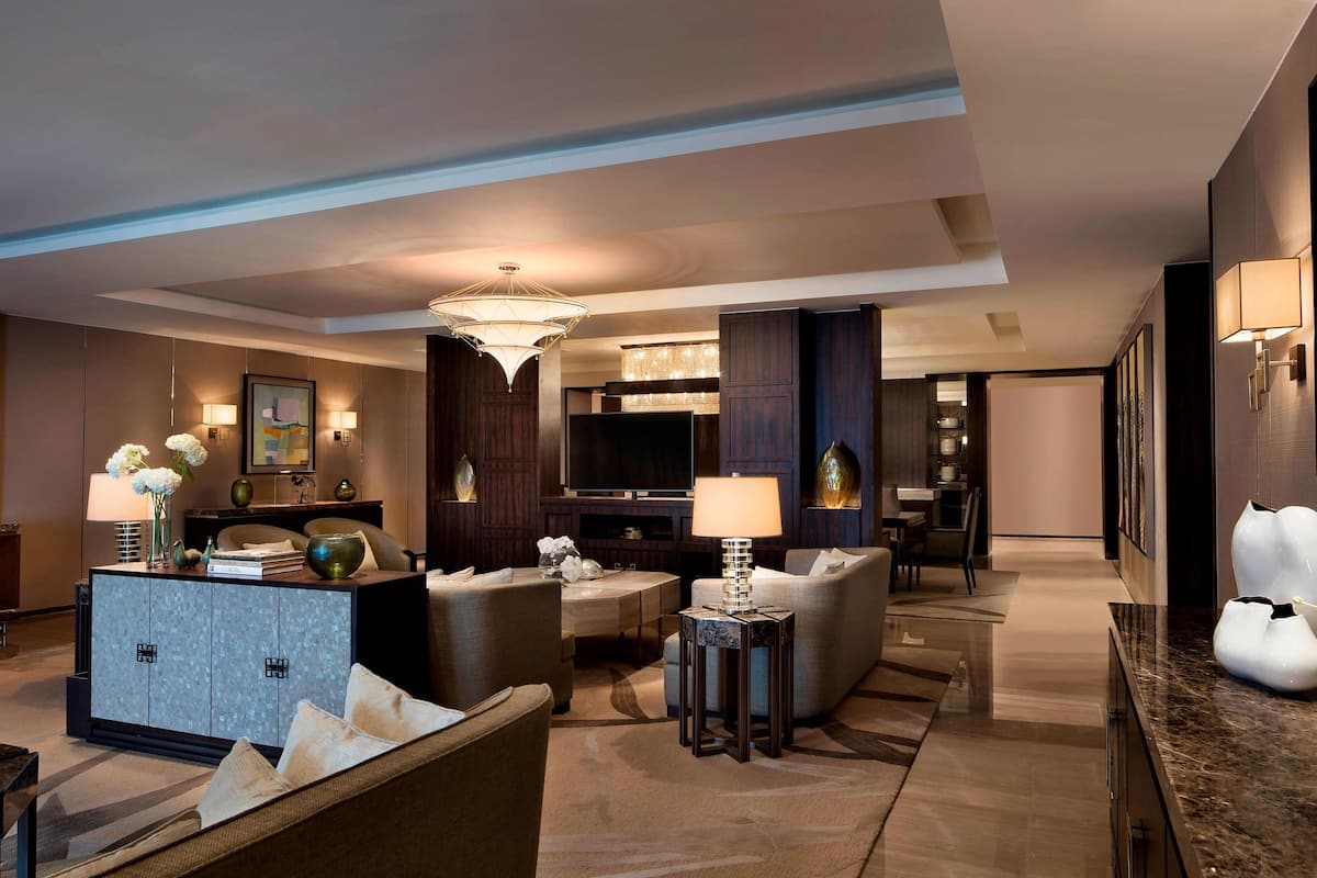 Presidential Room, 1 Bedroom, Non Smoking, Golf View | Living room | LCD TV, pay movies