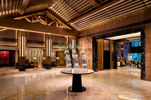 Lobby lounge, garden views