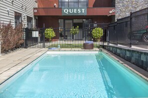 Seasonal outdoor pool - Quest Taupo Serviced Apartments (Taupo)