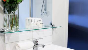 Apartment, 1 Bedroom | Bathroom | Shower, free toiletries, hair dryer, towels