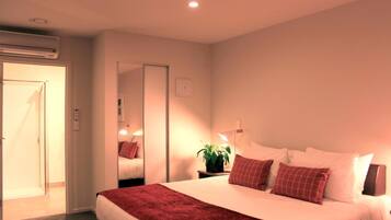 Estudio superior | 1 dormitorio, escritorio, cortinas opacas y sistema de insonorización