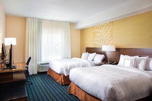 Hypo-allergenic bedding, desk, laptop workspace, iron/ironing board - Fairfield Inn & Suites Rochester Mayo Clinic Area/St. Marys (Rochester)