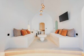 Suite Premium, idromassaggio, vista mare | Area soggiorno | TV al plasma