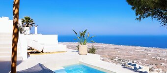 Luna Santorini Suites