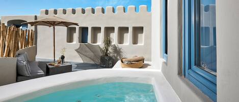Suite (Emerald with outdoor Hot Tub) | Jetted bathtub