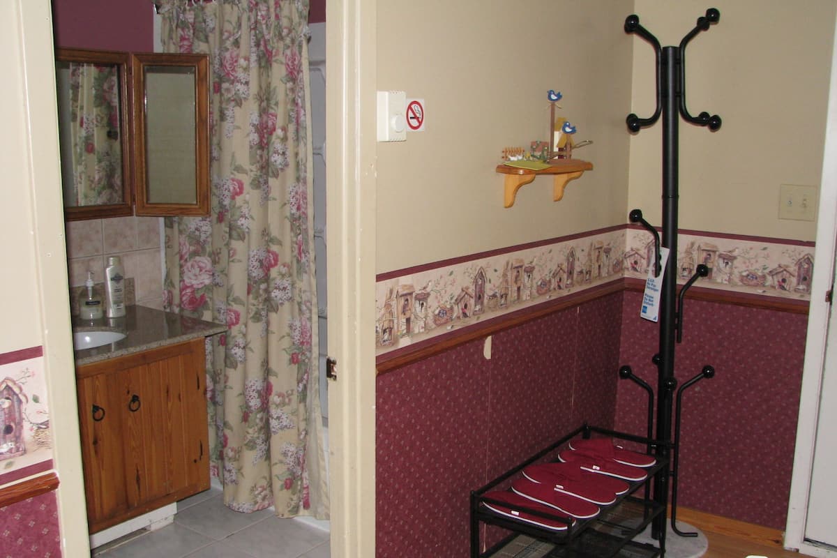 Chalet, 2 Bedrooms | Desk, free WiFi