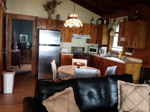 Suite, Kitchenette (River Side View)