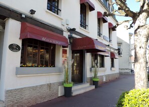Front of property - Hôtel Le Chantilly (Deauville)