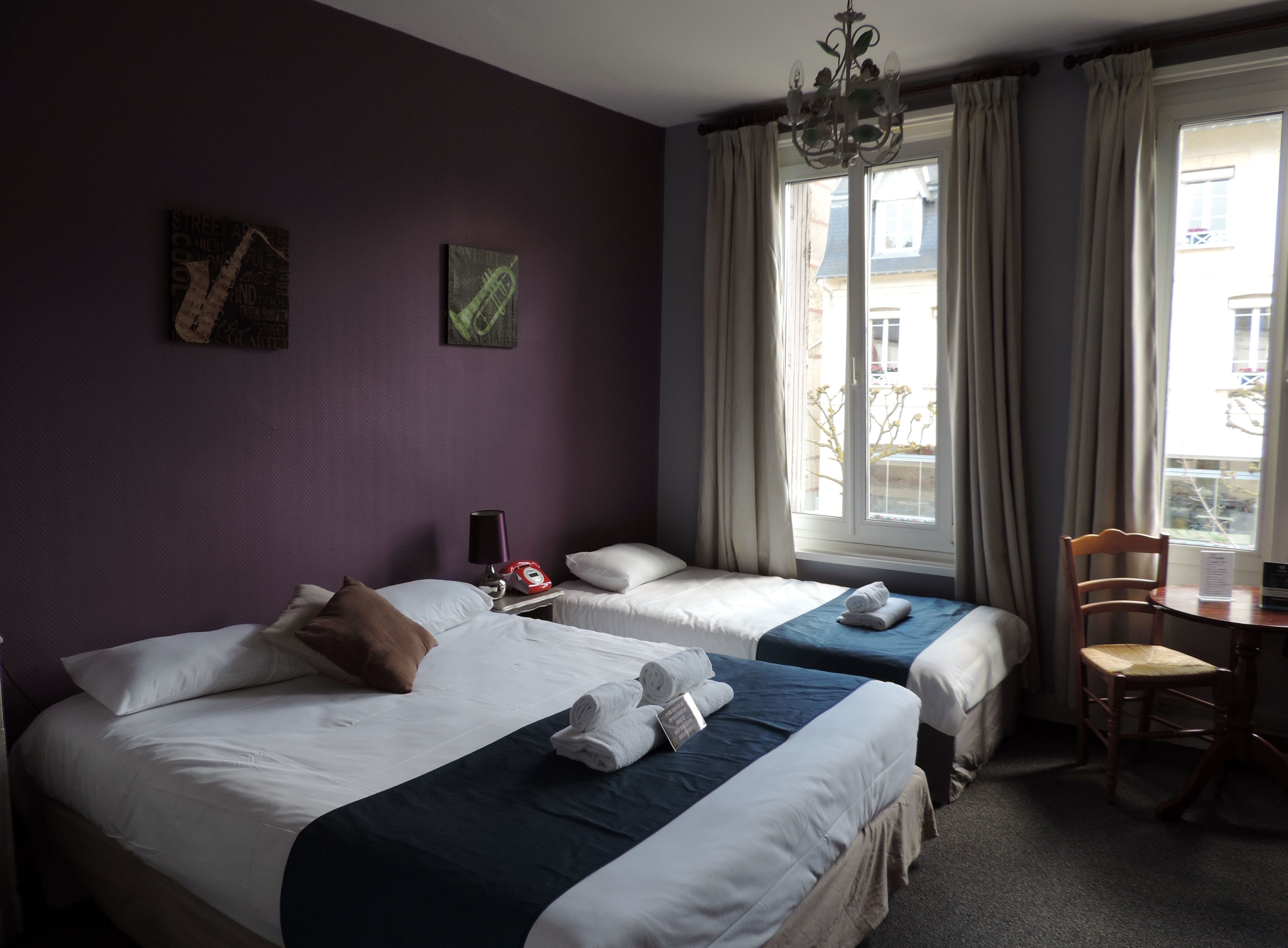 superior triple room | 1 bedroom, in-room safe, desk, laptop workspace