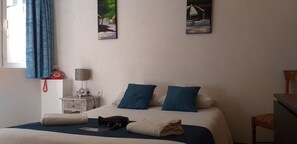 Family Room, Terrace | Room amenity - Hôtel Le Chantilly (Deauville)