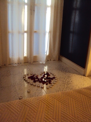 1 bedroom, Egyptian cotton sheets, premium bedding, in-room safe
