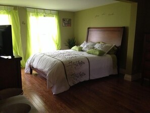 3 bedrooms, Egyptian cotton sheets, premium bedding, down duvets - Rice House Vacation Rental (St. John's)