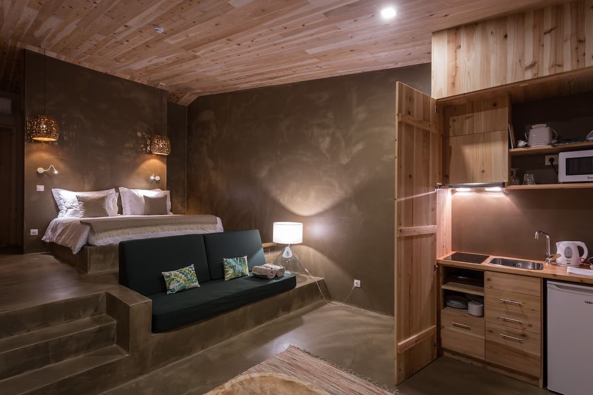 deluxe studio, pool access, partial sea view | private kitchenette | fridge, microwave, espresso maker, electric kettle