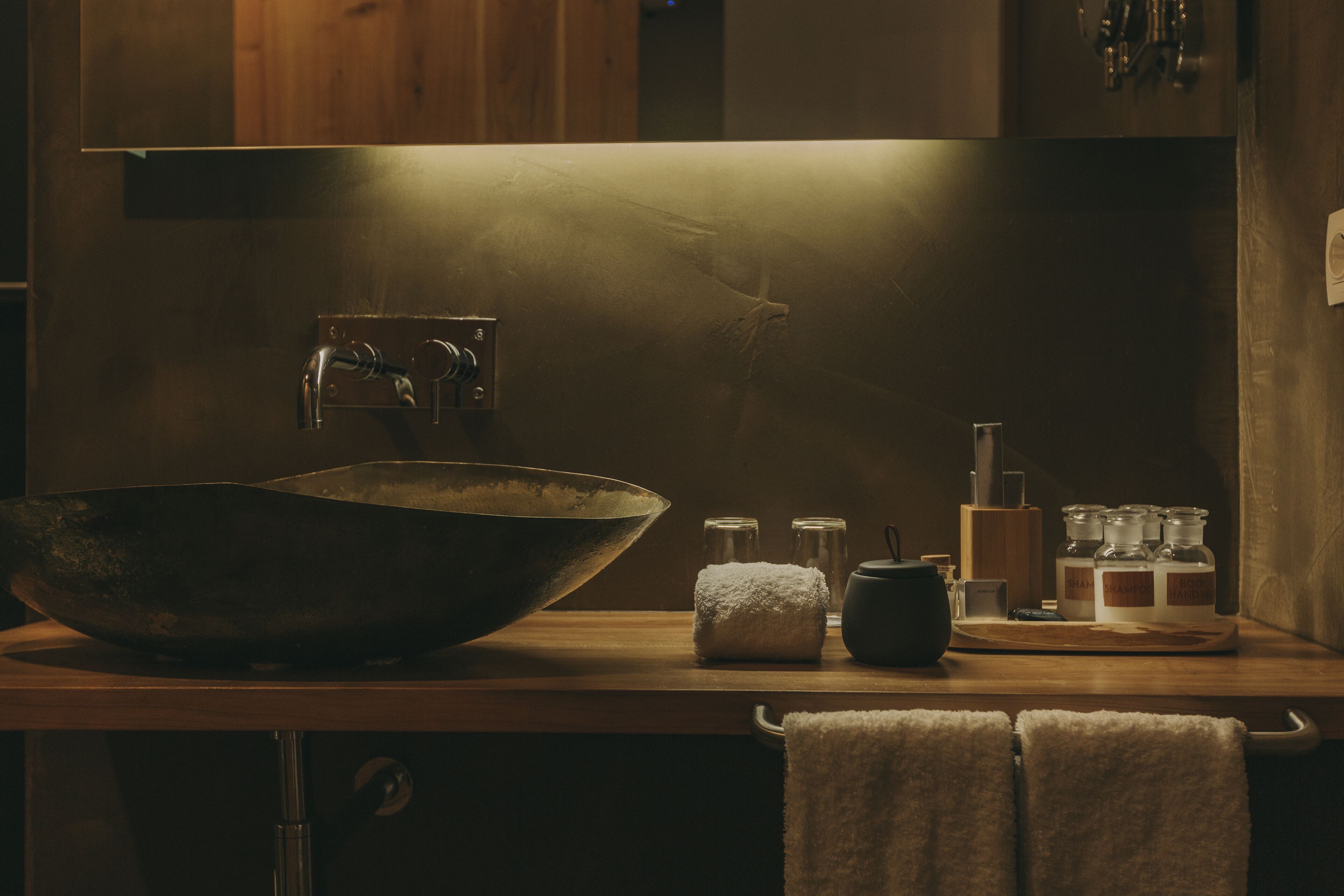 deluxe studio, pool access, partial sea view | bathroom | free toiletries, hair dryer, towels, soap