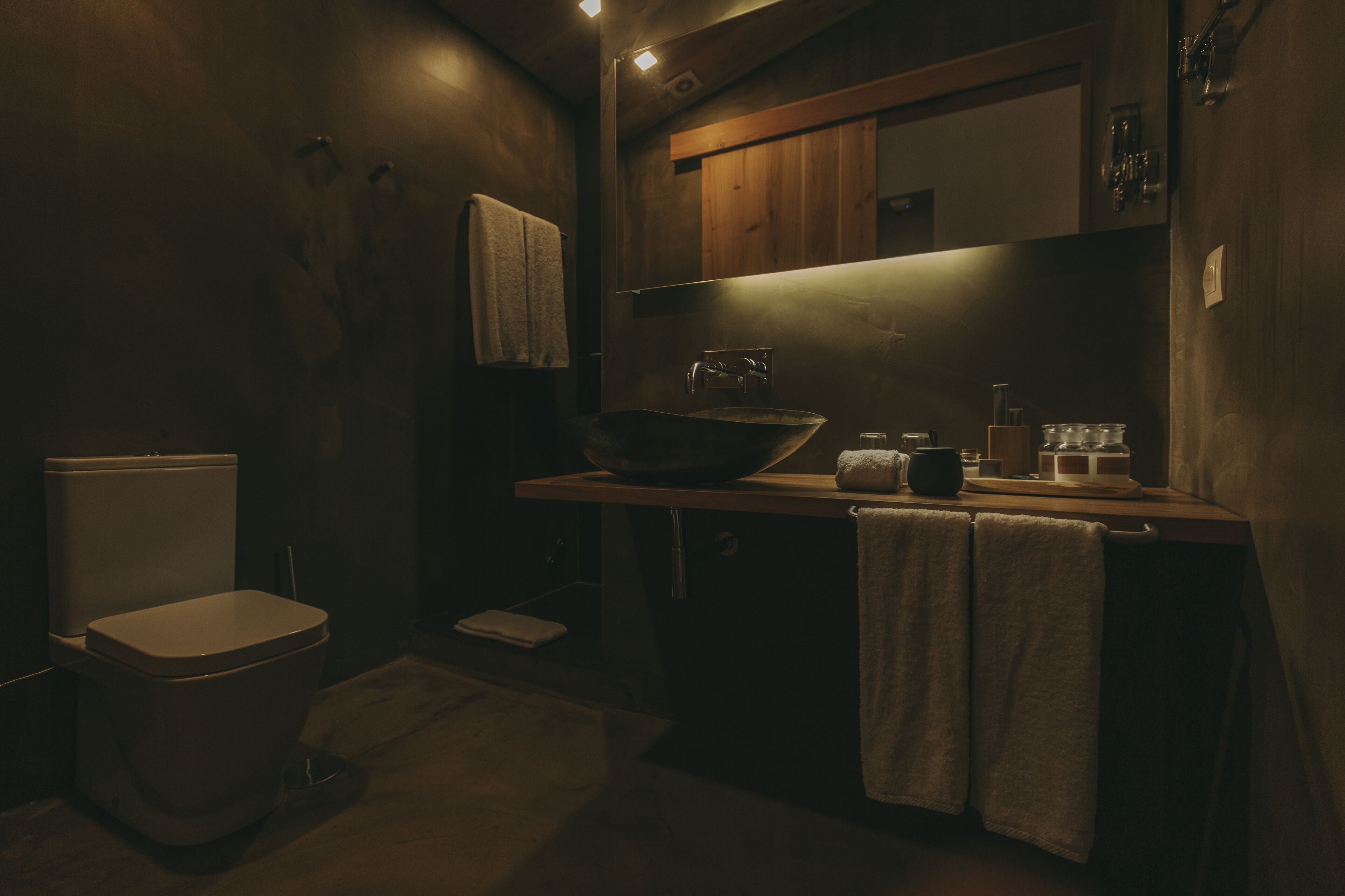 deluxe studio, pool access, partial sea view | bathroom | free toiletries, hair dryer, towels, soap