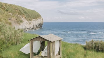 Espace de soins en plein air, massages sur la plage