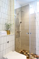 Shower, free toiletries, hair dryer, towels