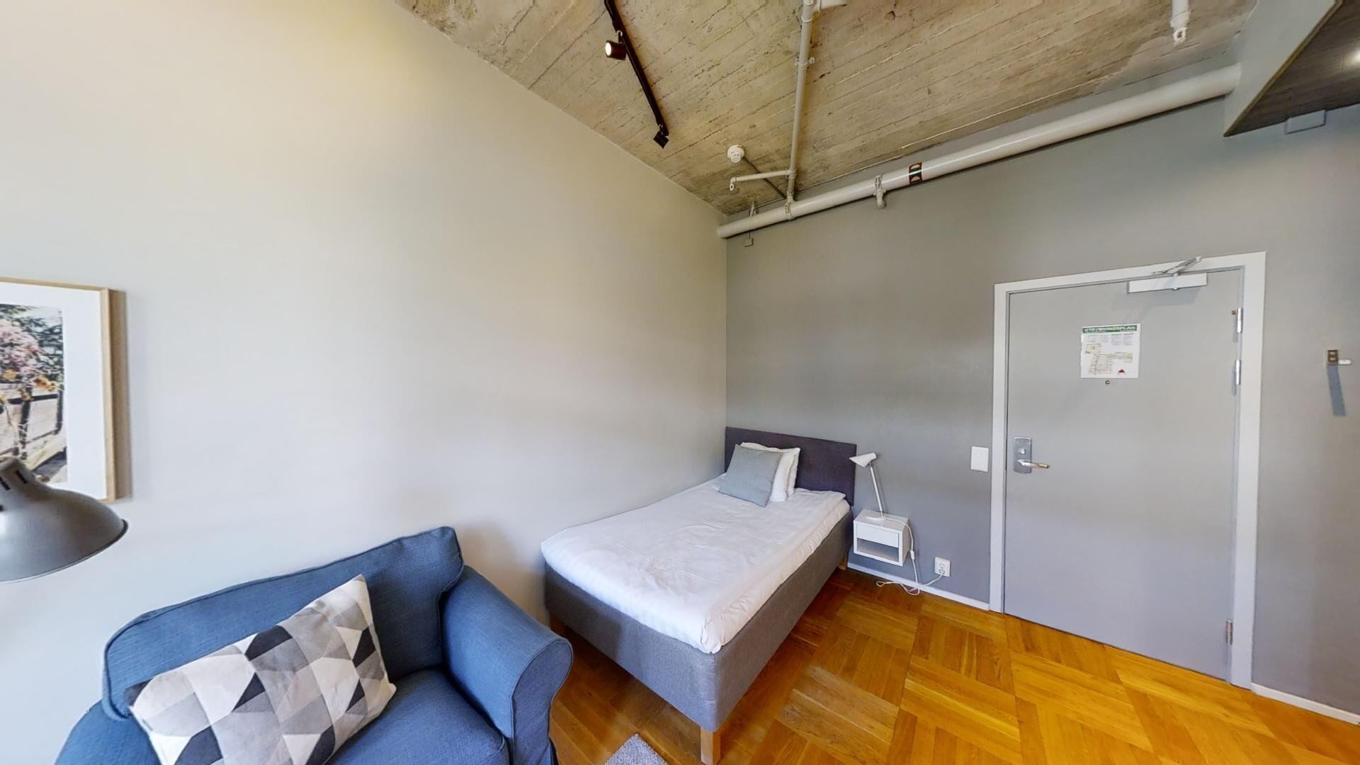 single studio | iron/ironing board, rollaway beds, free wifi, bed sheets