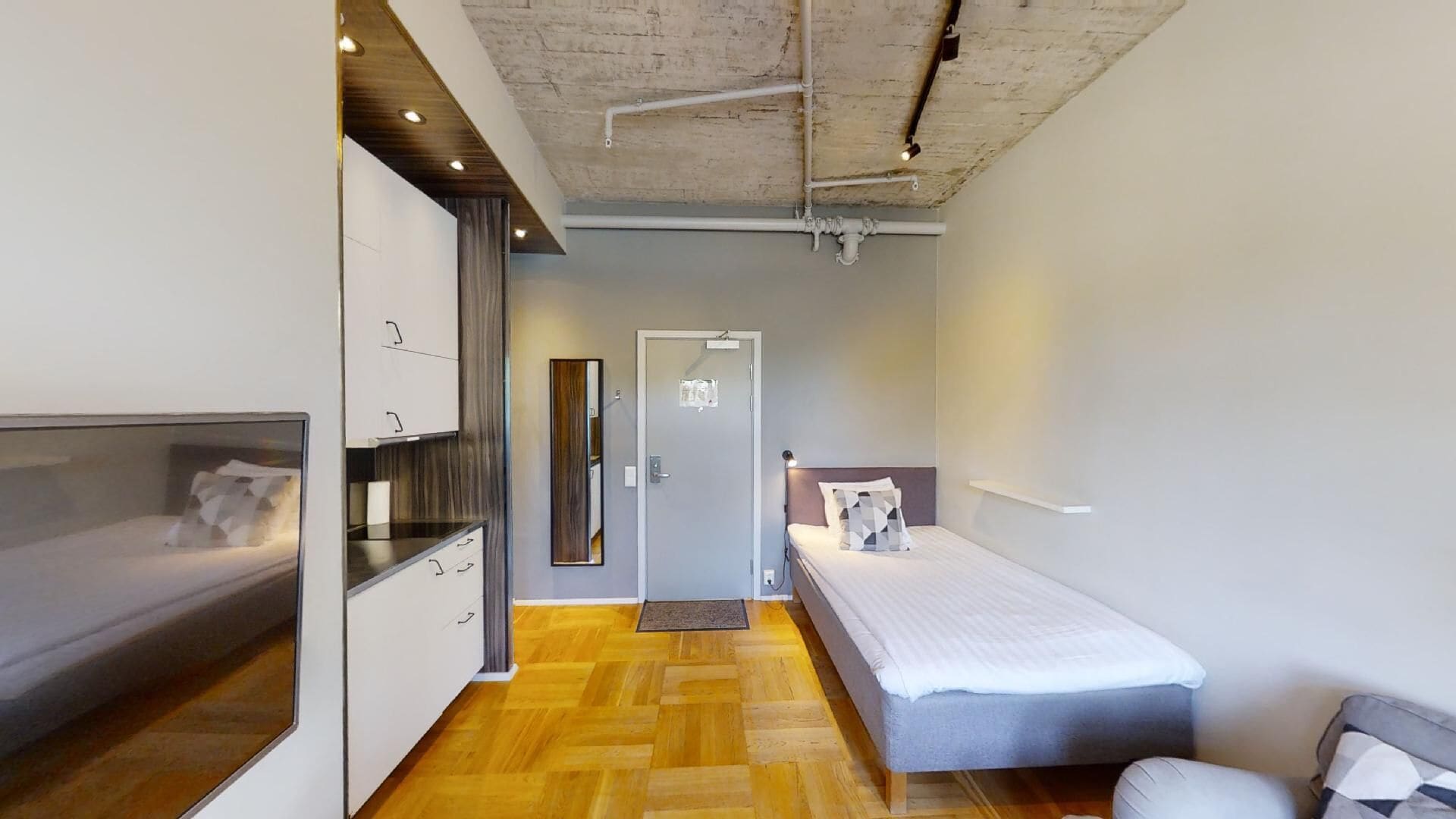 single studio | iron/ironing board, rollaway beds, free wifi, bed sheets