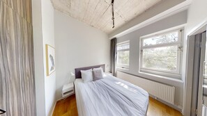 Apartament, 2 dormitoris, cuina bàsica | Planxa i posts de planxar, wifi gratuïta i roba de llit